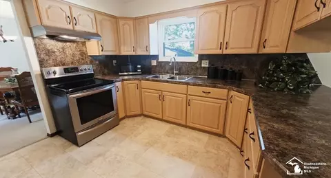 Kitchen - 755 Toll, Monroe, MI 48162 photo 2 of 3