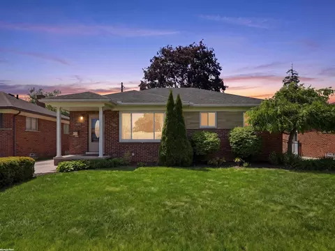26301 San Rosa, Saint Clair Shores, MI 48081