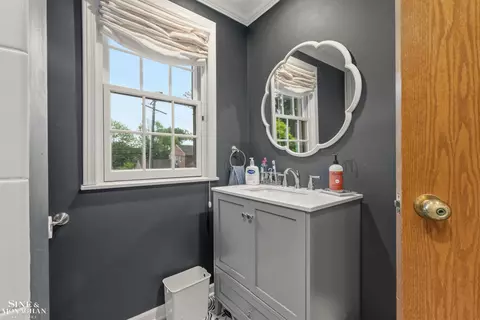 Bath - 764 Pemberton, Grosse Pointe Park, MI 48230 photo 5 of 6