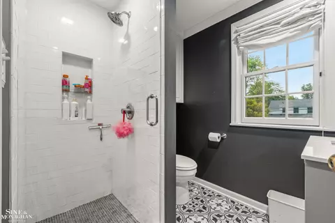 Bath - 764 Pemberton, Grosse Pointe Park, MI 48230 photo 4 of 6