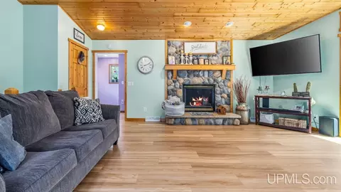 5935 Brampton 275, Gladstone, MI 49837 photo 9