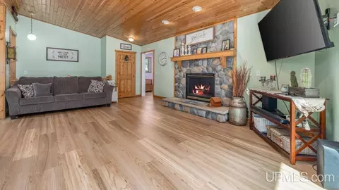 5935 Brampton 275, Gladstone, MI 49837 photo 10