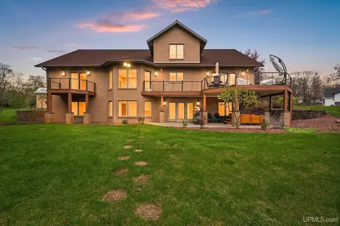 n3780 Grand Oak Drive, Iron Mountain, MI 49801