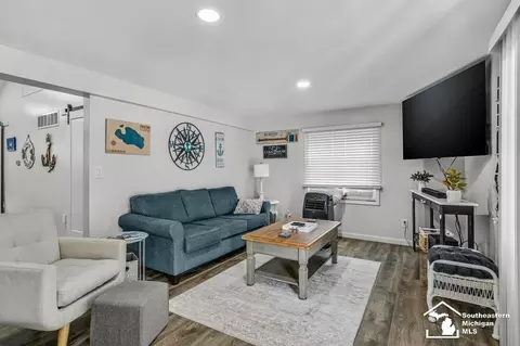 Living - 7940 Shaffer, Reading, MI 49274 photo 3 of 3