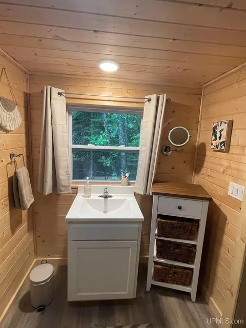 Bath - 26950 E 26881 E Grosse Pt, Hancock, MI 49930 photo 1 of 1