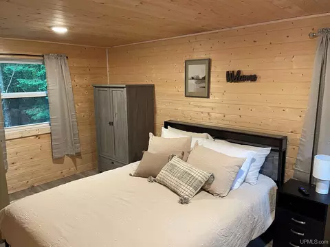 Bedroom - 26950 E 26881 E Grosse Pt, Hancock, MI 49930 photo 1 of 3