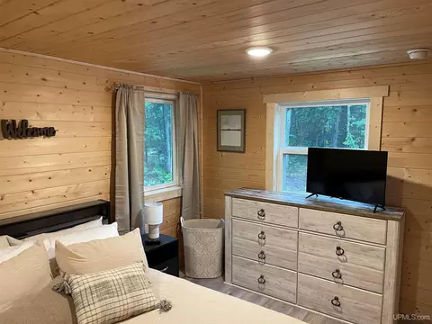 Bedroom - 26950 E 26881 E Grosse Pt, Hancock, MI 49930 photo 2 of 3