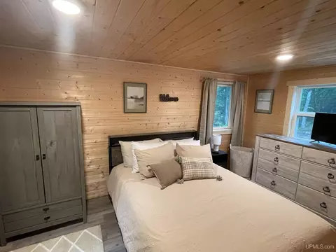 Bedroom - 26950 E 26881 E Grosse Pt, Hancock, MI 49930 photo 3 of 3