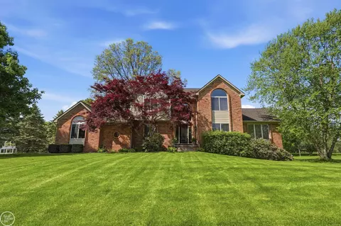 7554 Cedar Crk, White Lake, MI 48383