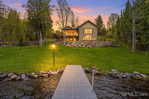 w9435 Peterson Drive, Iron Mountain, MI 49801