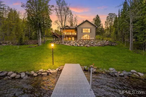 w9435 Peterson Drive, Iron Mountain, MI 49801