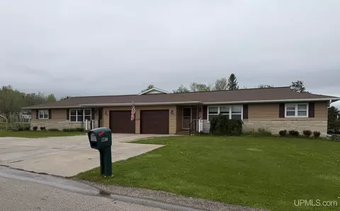 607609 Kennedy, Iron Mountain, MI 49801