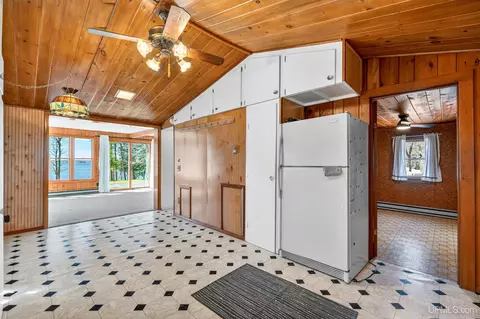 Entry Way - 17751 Long Pt, Germfask, MI 49836 photo 2 of 3