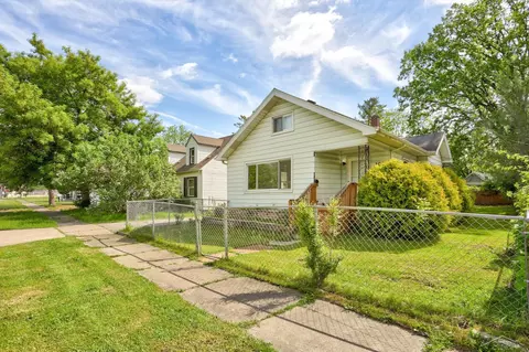 1922 Lowell, Saginaw, MI 48601