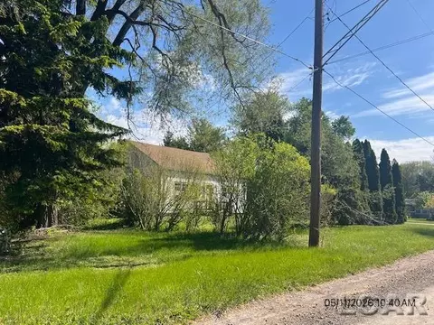 714 King, Temperance, MI 48182 photo 2