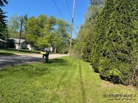 714 King, Temperance, MI 48182 photo 4