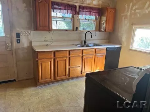714 King, Temperance, MI 48182 photo 7