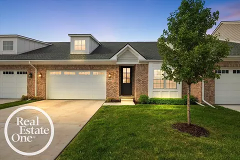 455 Heritage #12, Saint Clair Shores, MI 48080