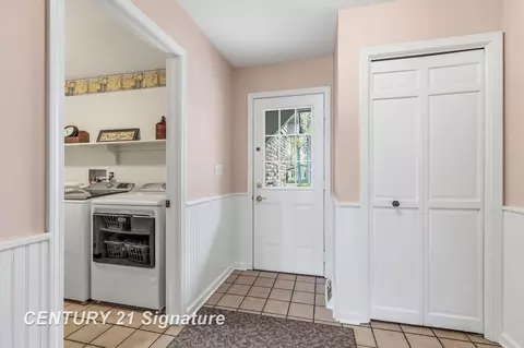 Entry Way - 3575 E Marcus, Saginaw, MI 48603 photo 6 of 6