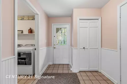 Entry Way - 3575 E Marcus, Saginaw, MI 48603 photo 3 of 6
