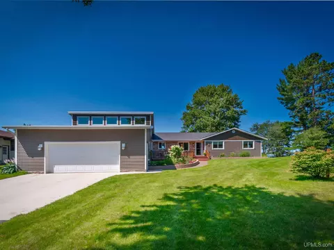737 Lakewood, Marquette, MI 49855