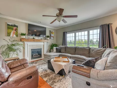 Living - 453 Corinth, Dundee, MI 48131 photo 1 of 2