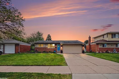 8124 Independence, Sterling Heights, MI 48313