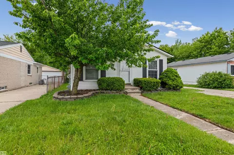 20171 Stafford, Clinton Township, MI 48035