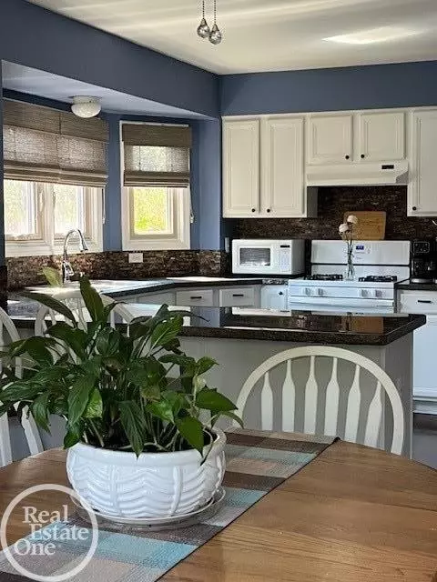 Kitchen - 19319 Weathervane, Macomb, MI 48044 photo 4 of 4