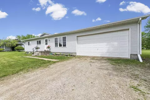 102 Charles, Capac, MI 48014