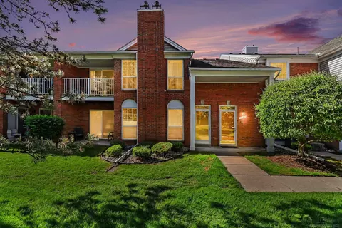 52328 Heatherstone, Macomb, MI 48042