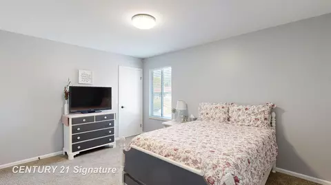 Bedroom - 553 Oakbrook, Flushing, MI 48433 photo 2 of 3