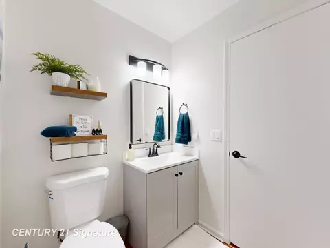 Bath - 553 Oakbrook, Flushing, MI 48433 photo 2 of 8