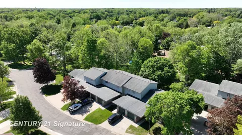 View/Area - 553 Oakbrook, Flushing, MI 48433 photo 2 of 4