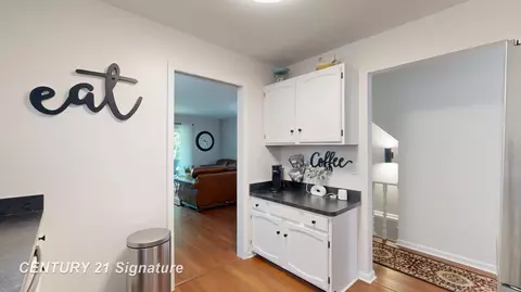 Kitchen - 553 Oakbrook, Flushing, MI 48433 photo 4 of 4