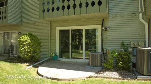 Exterior - 553 Oakbrook, Flushing, MI 48433 photo 2 of 3