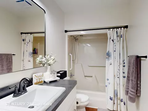 Bath - 553 Oakbrook, Flushing, MI 48433 photo 4 of 8
