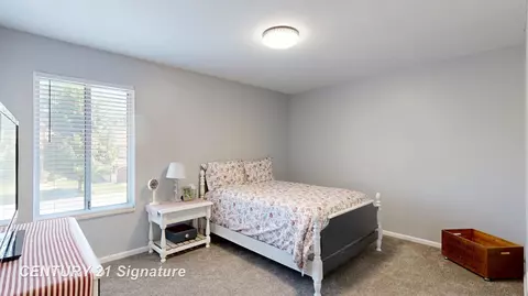 Bedroom - 553 Oakbrook, Flushing, MI 48433 photo 3 of 3