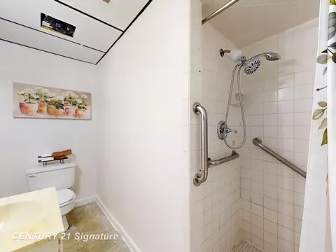 Bath - 553 Oakbrook, Flushing, MI 48433 photo 5 of 8