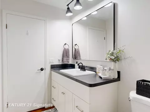 Bath - 553 Oakbrook, Flushing, MI 48433 photo 3 of 8