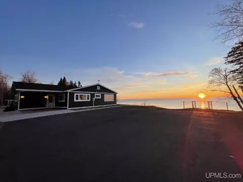 57275 Lakeshore, Calumet, MI 49913