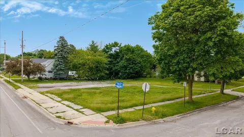319 W Beecher, Adrian, MI 49221
