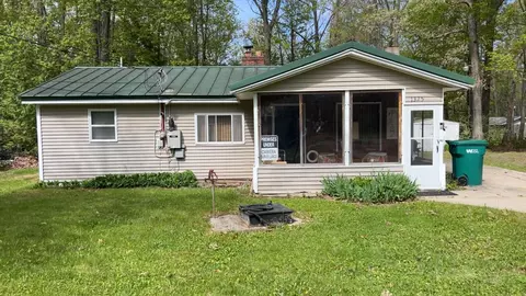 1325 James, Harrison, MI 48625