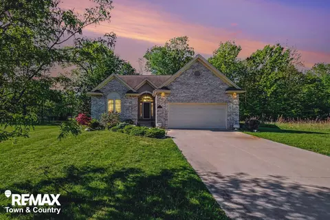2234 Emeraldwood, Flushing, MI 48433