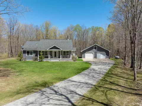 n7776 Carmody Road, Munising, MI 49862