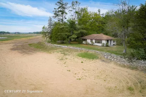 5242 Ostlund, Hope, MI 48628