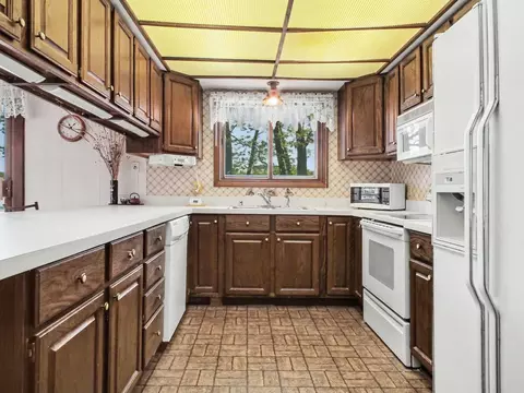 Kitchen - 4600 Queens, Gladwin, MI 48624 photo 1 of 1