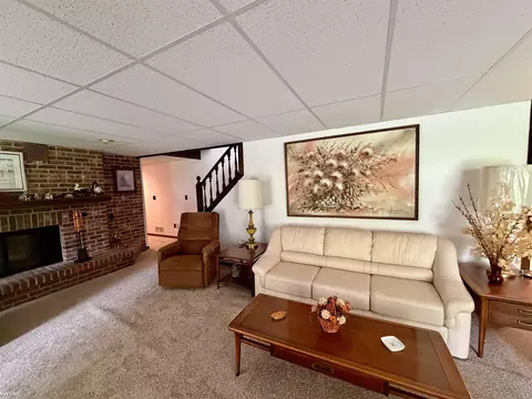 Living - 7432 River, Flushing, MI 48433 photo 5 of 7