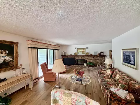 Living - 7432 River, Flushing, MI 48433 photo 2 of 7