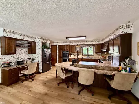 Kitchen - 7432 River, Flushing, MI 48433 photo 4 of 7